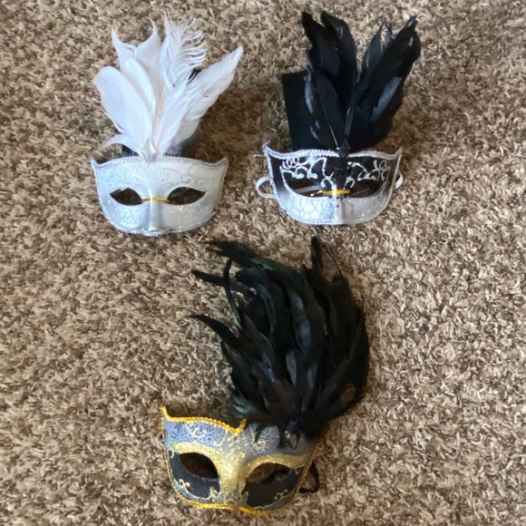 3 gorgeous Venetian style face masks w/straps. 🎭 - Picture 1 of 5